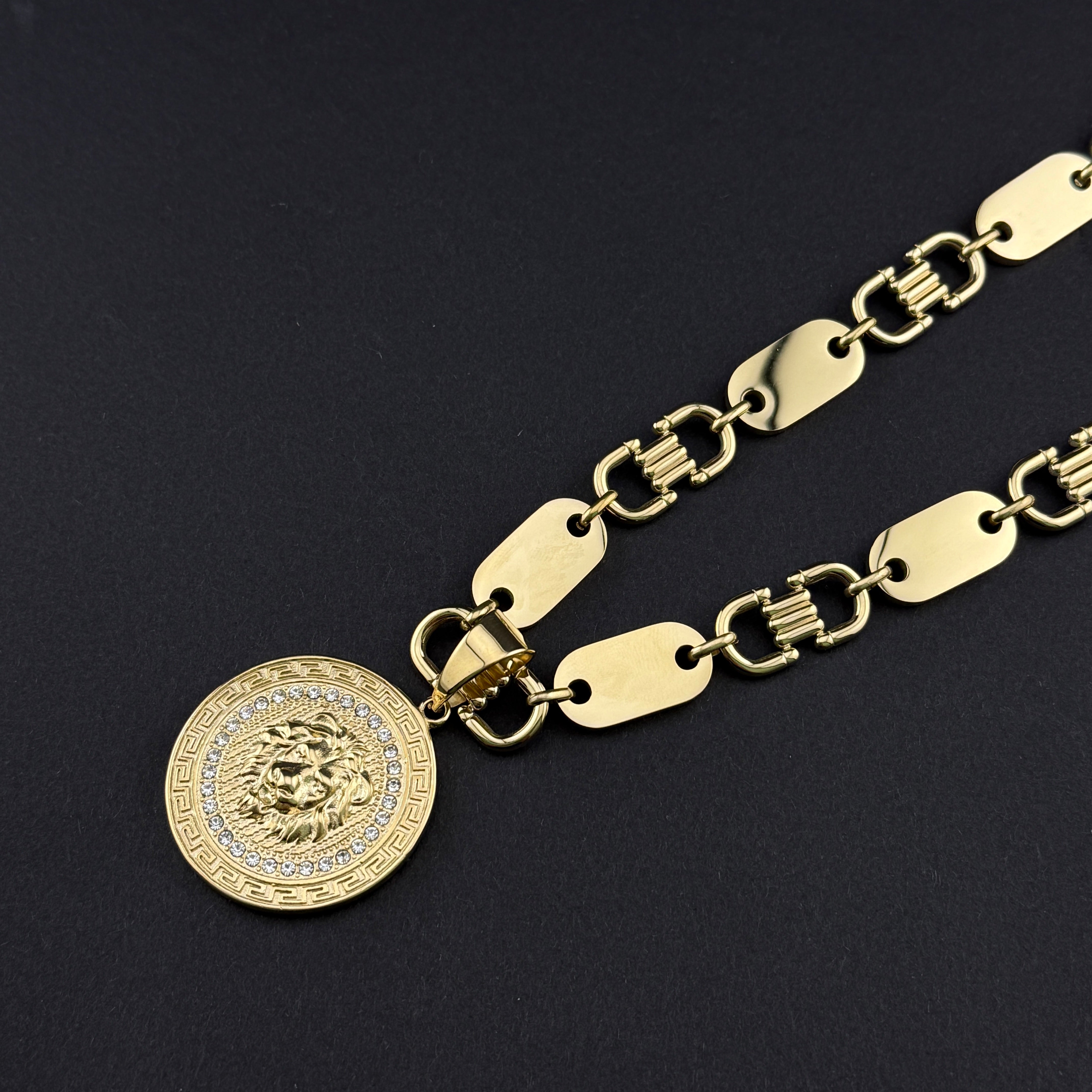 13mm Plattenkette + Löwenkopf Anhänger - Edelstahl mit 14k Vergoldung